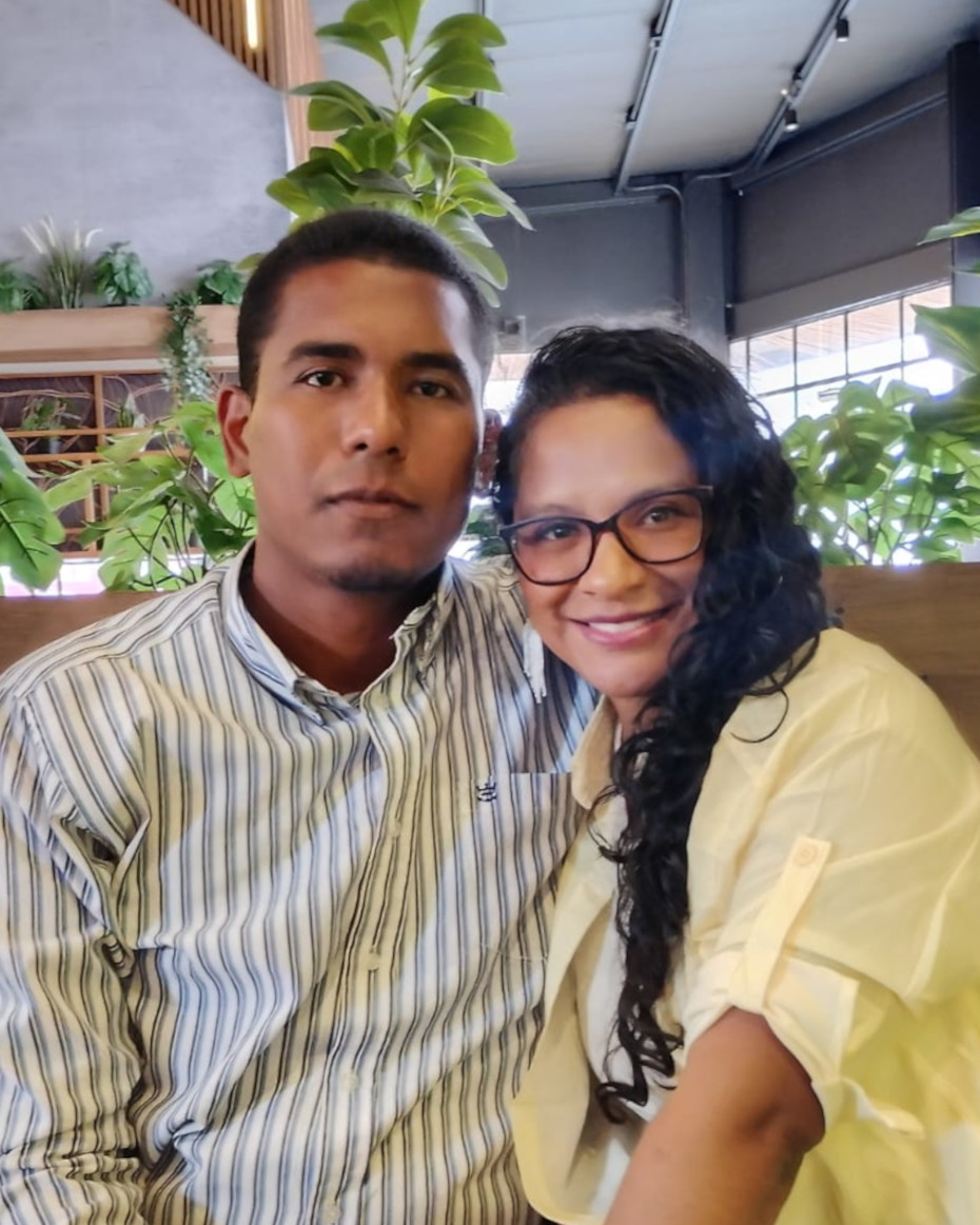 Pastor Alejandro Morales y Laura